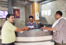 ऑटोमोबाईल शो रूम से लगभग 4लाख रू. बकाया