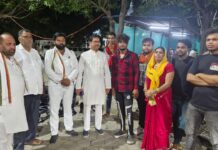 पीड़ितों के बीच पहुंचे पूर्व मंत्री सुरेन्द्र चौधरी.