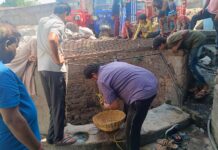 दुबे तालाब में हो रहा श्रमदान.