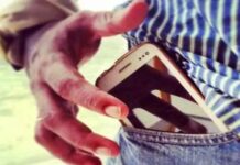 मोबाईल चुराकर खाते में मारी सेंध.