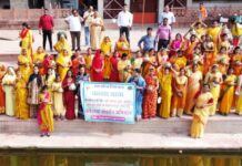 महिलाओं ने निकाली कलश यात्रा.