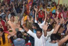 झूमकर नाचे श्रृद्धालु