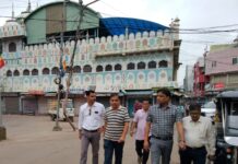 क्षतिग्रस्त भवन देखने पहुँचे निगम आयुक्त