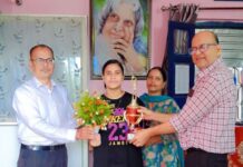 छात्रायें स्कूल का नाम कर रहीं रौशन