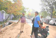 खुले में शौच करने वाले को मिली सीख