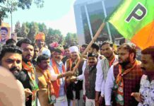 सागर : त्रिदेव की निकली शोभायात्रा