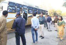 यात्री बसों की हुई चेकिंग