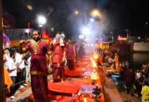 हिन्दू नववर्ष पर गंगा आरती की भव्यता, दीपदान सहित हुई आतिषबाजी