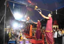 बारिश के बावजूद गंगा आरती में उत्साह