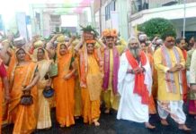 वैदिक वाटिका से निकली कलश यात्रा