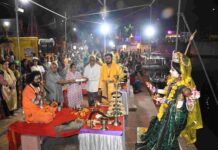 गंगा आरती में शामिल हुए कोलकाता से आए श्रृद्धालु